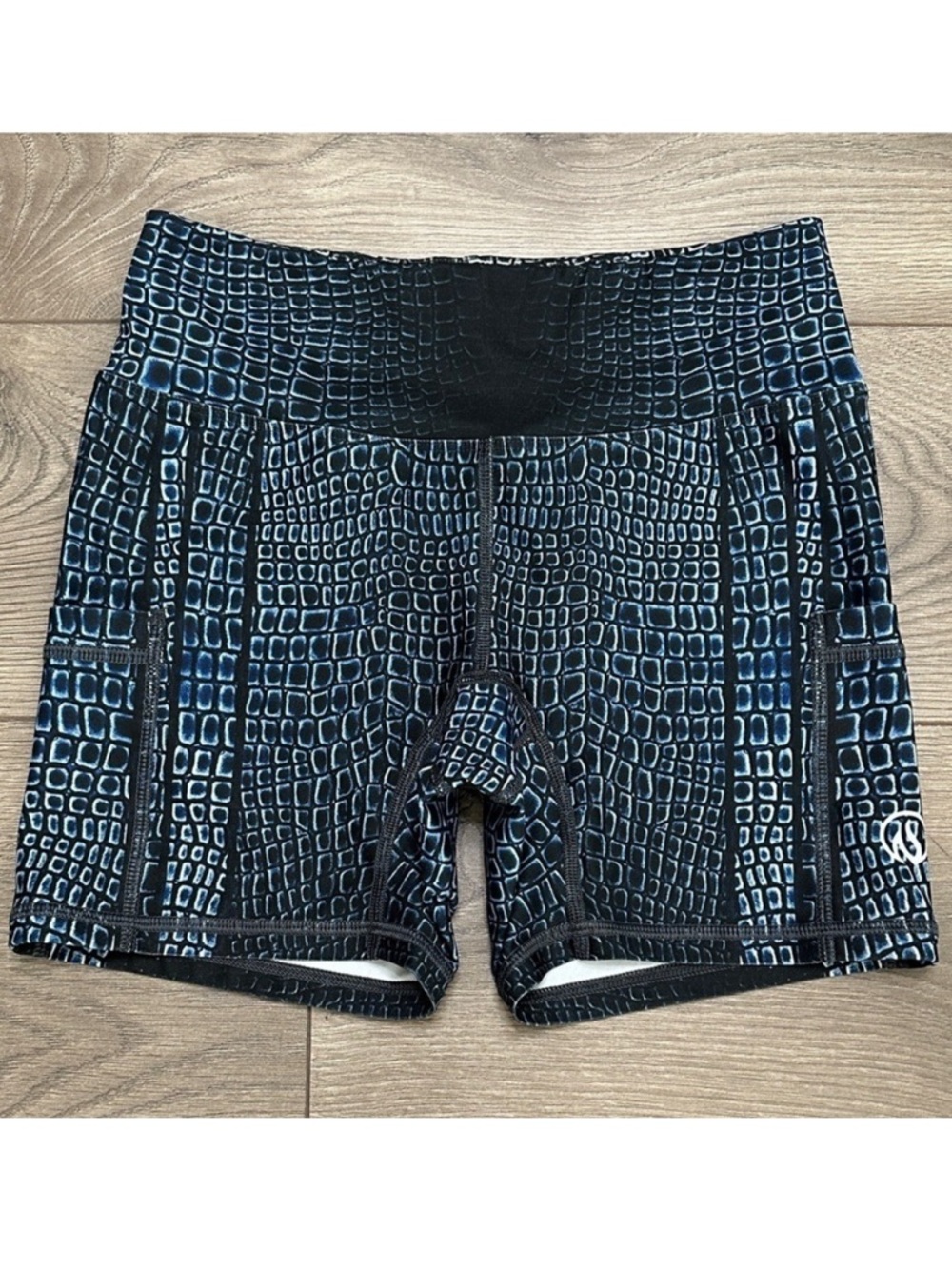INKnBURN Allie Reptile Print Pocket Blue Black Bike Active Shorts Size 4